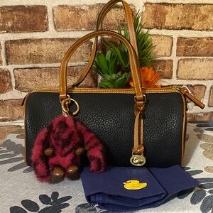 Dooney & Bourke ❤️‍🔥VTG Barrel Bag  and wallet